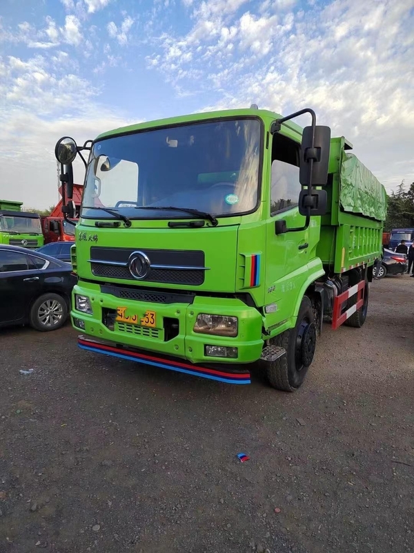 Le déchargeur utilisé laissé de la marque 4x2 de Dongfeng de camion à benne basculante a utilisé les camions à benne basculante de faible puissance