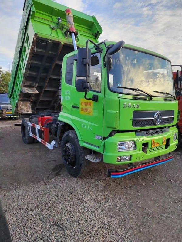 Le déchargeur utilisé laissé de la marque 4x2 de Dongfeng de camion à benne basculante a utilisé les camions à benne basculante de faible puissance