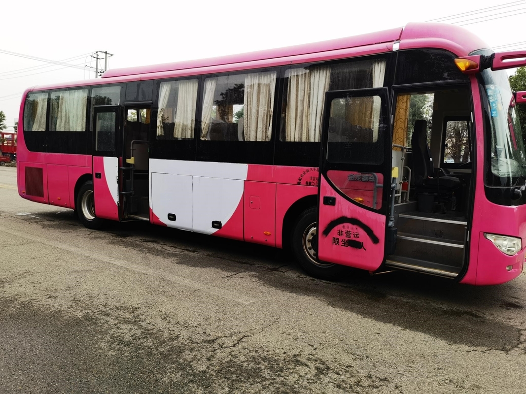L'entraîneur Second Hand Kinglong a employé la porte moyenne de passager de disposition des sièges 2+3 de l'autobus XMQ6110ACD4D 56