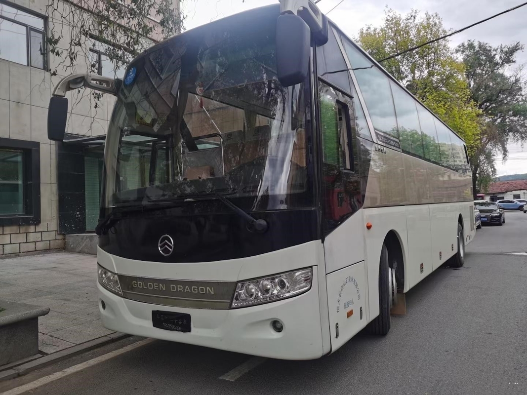 Le bus touristique utilisé a utilisé le moteur d'or de Yuchai de portes à deux battants de Dragon Bus XML6113J68 49seats