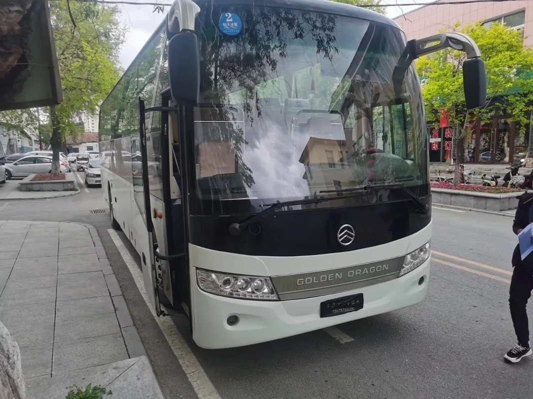 Le bus touristique utilisé a utilisé le moteur d'or de Yuchai de portes à deux battants de Dragon Bus XML6113J68 49seats