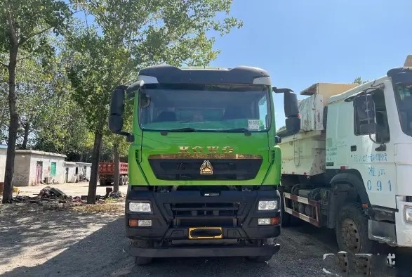 Mode d'entraînement du camion à benne basculante du camion de déchargeur d'occasion le sino HOWO 8×4 a utilisé le camion de moteur diesel