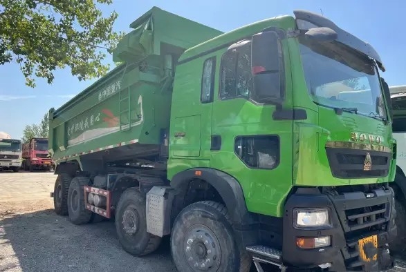 Mode d'entraînement du camion à benne basculante du camion de déchargeur d'occasion le sino HOWO 8×4 a utilisé le camion de moteur diesel