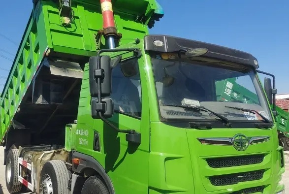 Camion rapide évalué utilisé d'occasion JIEFANG de boîte de vitesse de la charge 24.5t de la décharge 220hp 6×2 de camion