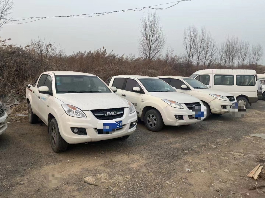 Les camions d'huile usagée doublent 4 la collecte de places assises de la transmission manuelle JMC de mode d'entraînement du moteur d'huile de portes 4×2
