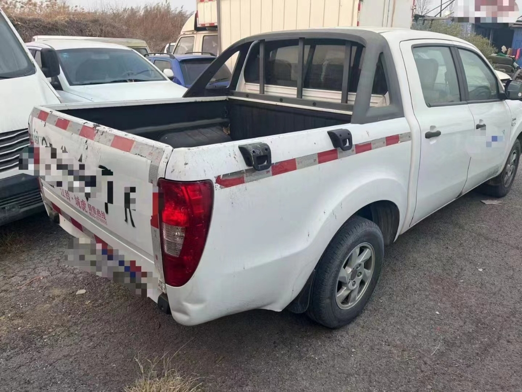 Les camions d'huile usagée doublent 4 la collecte de places assises de la transmission manuelle JMC de mode d'entraînement du moteur d'huile de portes 4×2