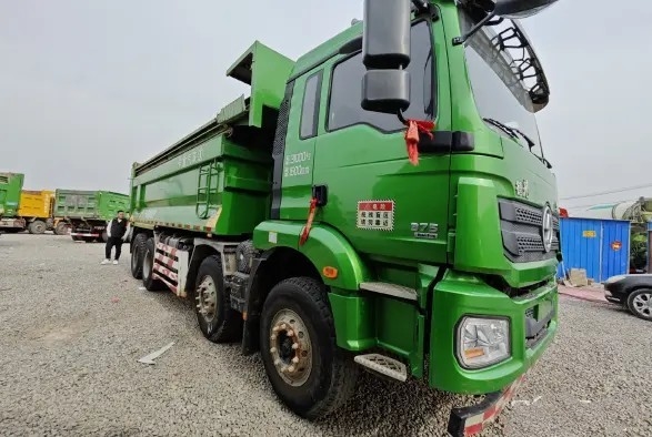 Camion à benne basculante principal utilisé de la main SHACMAN du mode 375hp 2ème d'entraînement de la cabine 8×4 de pneus diesel des camions 12