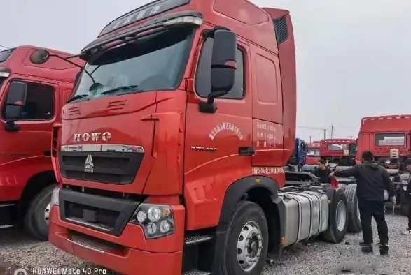 2èmes remorques de main 3 pneus de la couleur rouge 10 de remorque de tracteur du mode 460hp HOWO d'entraînement des sièges 6×4