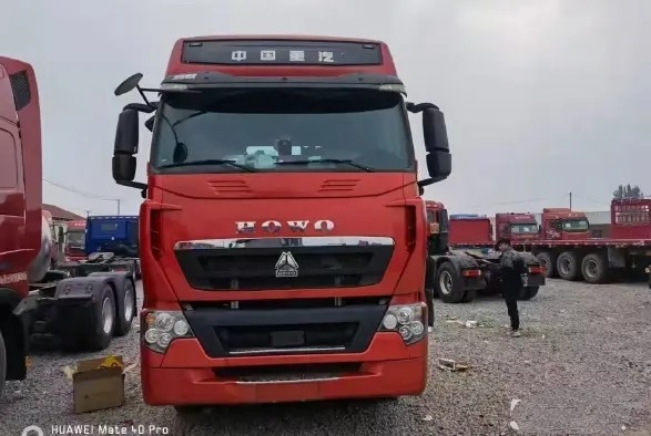 2èmes remorques de main 3 pneus de la couleur rouge 10 de remorque de tracteur du mode 460hp HOWO d'entraînement des sièges 6×4