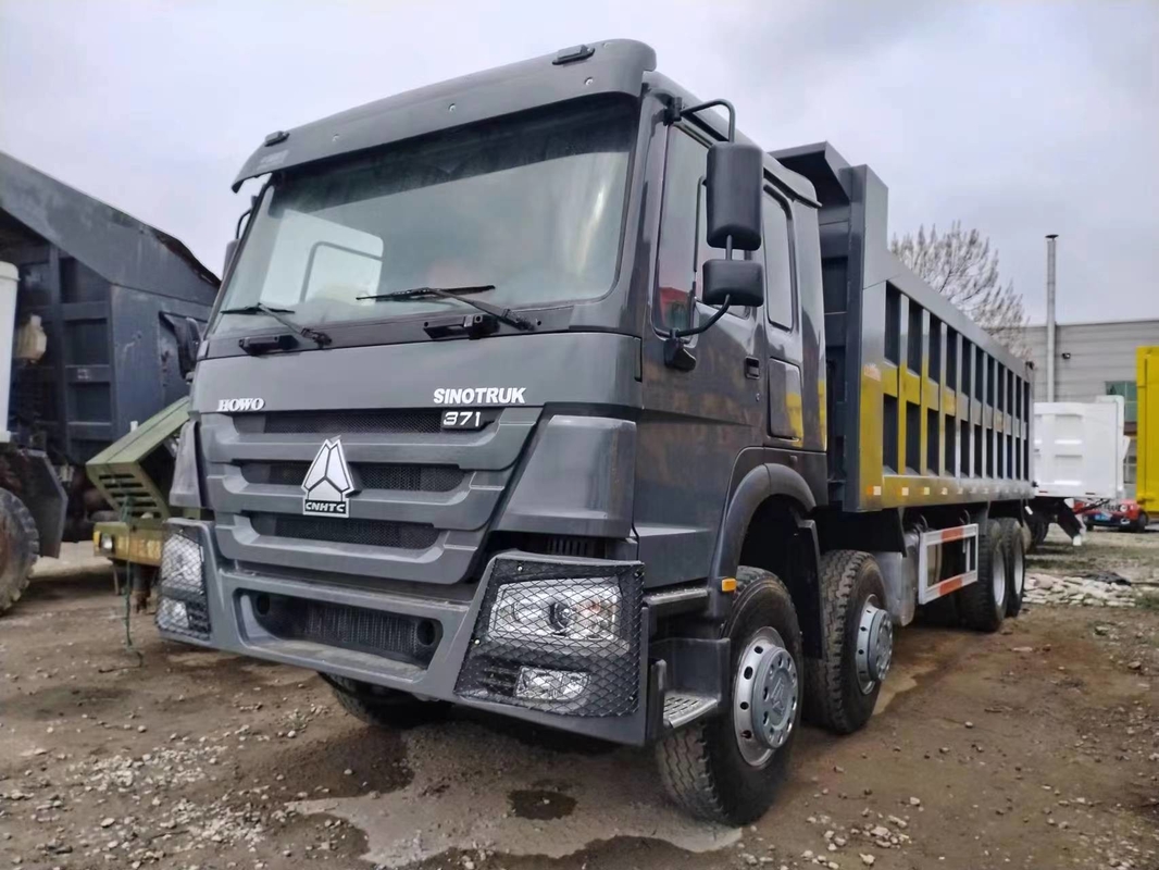 Charge évaluée 15.5t de cabine de toit plat de Tipper Trucks Black Color 371hp 8×4 HOWO ZZ3317 d'occasion