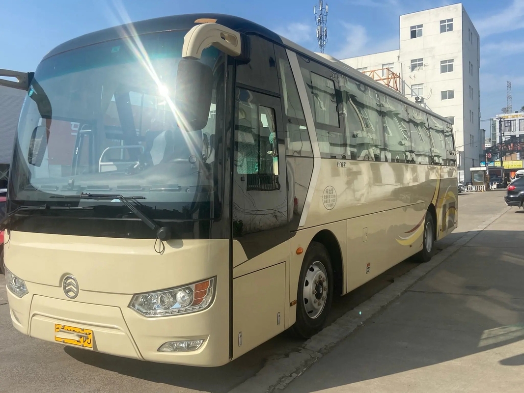 Sièges utilisés du moteur 46 de Yuchai de fenêtre de cachetage de Bus Middle Door d'entraîneur dragon d'or XML6102 de 2ème main de 2018 ans