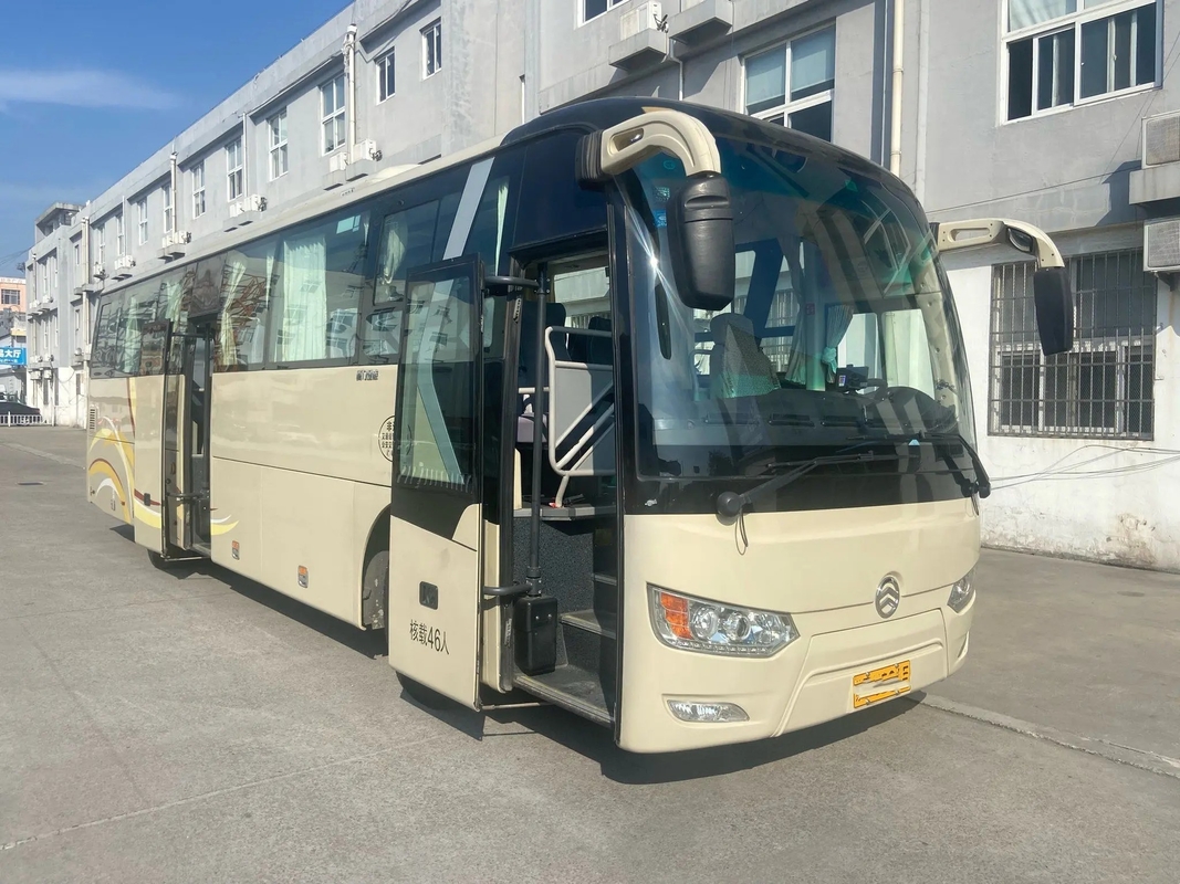 Sièges utilisés du moteur 46 de Yuchai de fenêtre de cachetage de Bus Middle Door d'entraîneur dragon d'or XML6102 de 2ème main de 2018 ans