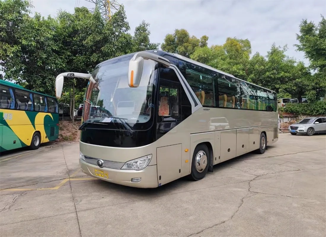 Les portes à deux battants d'autobus de fond 46 sièges 11 mètres de décoration intérieure de luxe ont employé jeune Tong Bus ZK6119