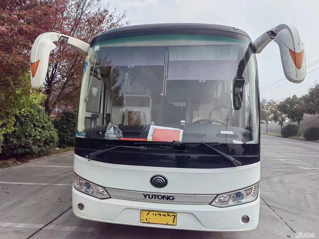 Le climatiseur utilisé de moteur de cylindres de Yuchai 6 de sièges de la navette 47 10,7 mètres occasion les jeunes pinces ZK6115