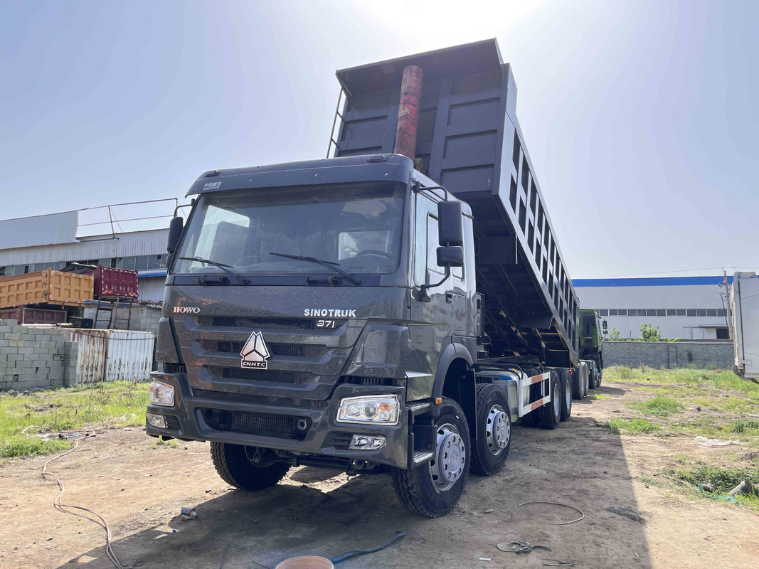 Le moteur utilisé de Tipper Trucks 371hp Sinotruck 10,5 mètres de charge évaluée 8×4 de 16t occasion HOWO ZZ3317