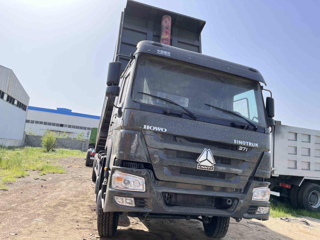 Le moteur utilisé de Tipper Trucks 371hp Sinotruck 10,5 mètres de charge évaluée 8×4 de 16t occasion HOWO ZZ3317