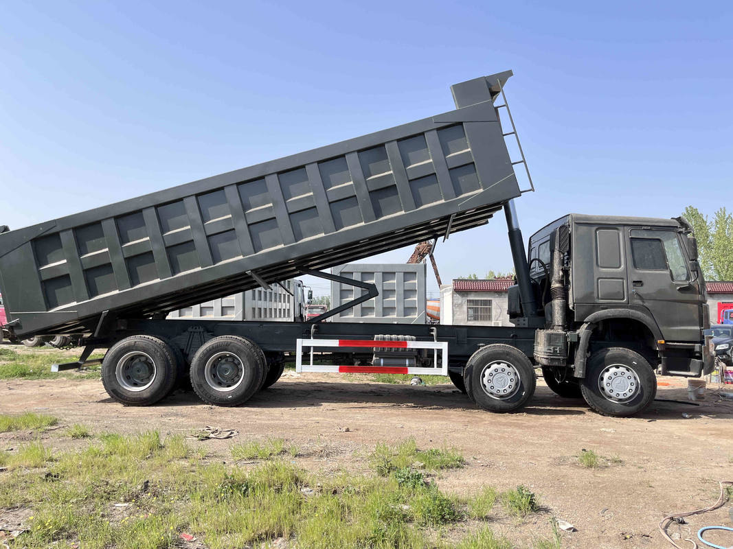 Le moteur utilisé de Tipper Trucks 371hp Sinotruck 10,5 mètres de charge évaluée 8×4 de 16t occasion HOWO ZZ3317