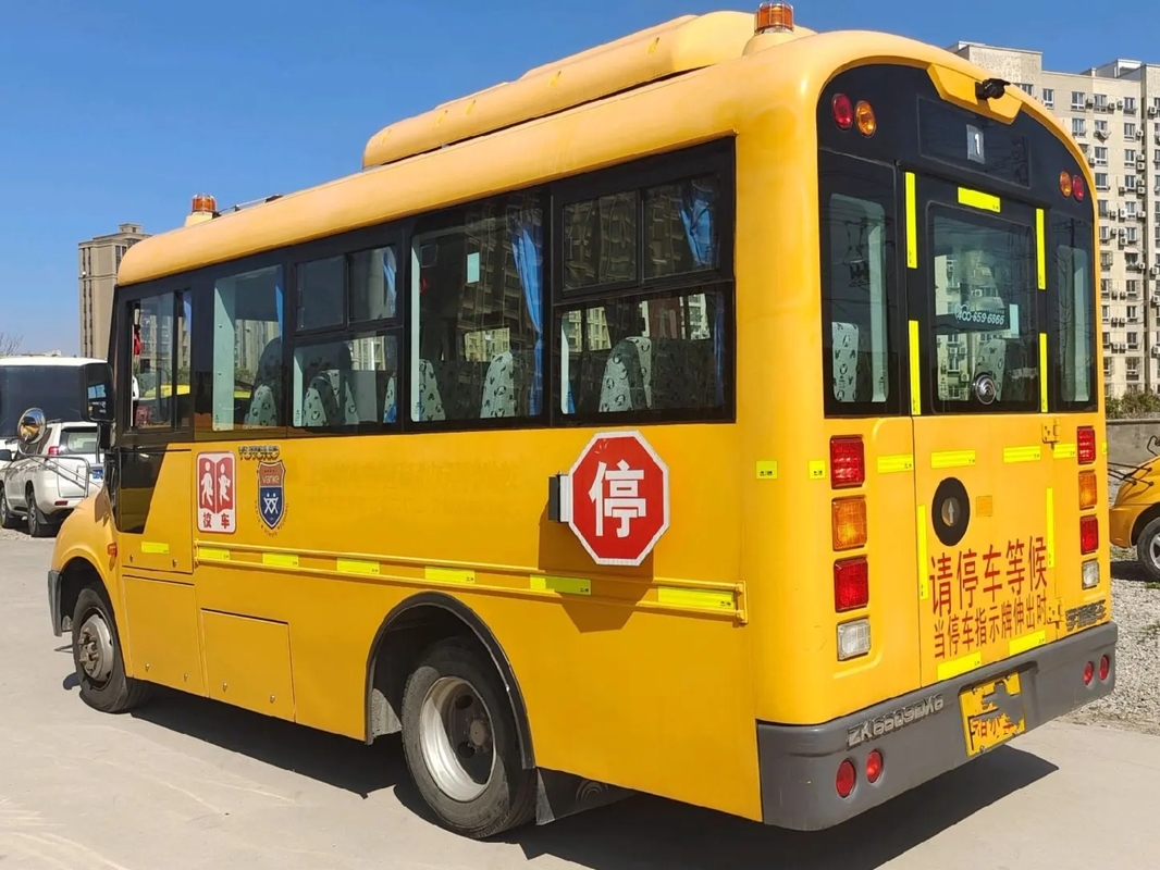 Les sièges jaunes Front Engine Sliding Window With a/c de la couleur 27 d'autobus scolaire d'occasion ont utilisé l'autobus ZK6609 de Yutong