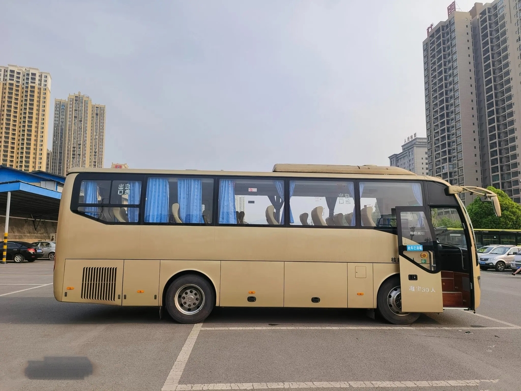 Le climatiseur simple d'or utilisé de moteur de cylindres de la porte 6 des sièges KLQ6882 de la couleur 30 d'autobus de transit a utilisé un plus haut autobus