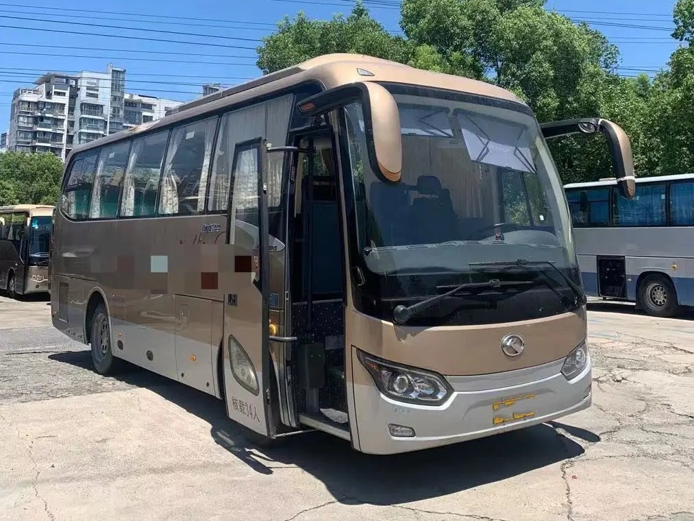 Entraîneur utilisé Bus Weichai Engine 34 sièges couleur d'or de 2018 ans 8 mètres de 2ème main Kinglong XMQ6802