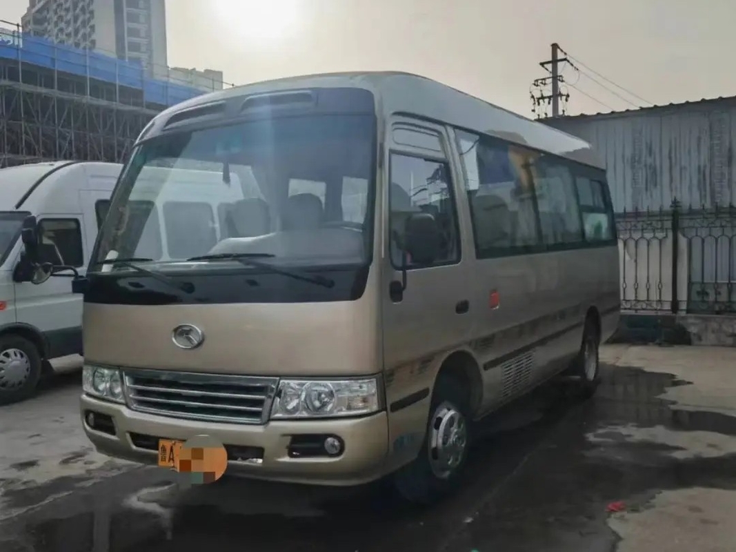 Porte d'oscillation externe de Front Engine Used Kinglong Coaster XMQ6606 de sièges du minibus 19 de Seater d'occasion 17