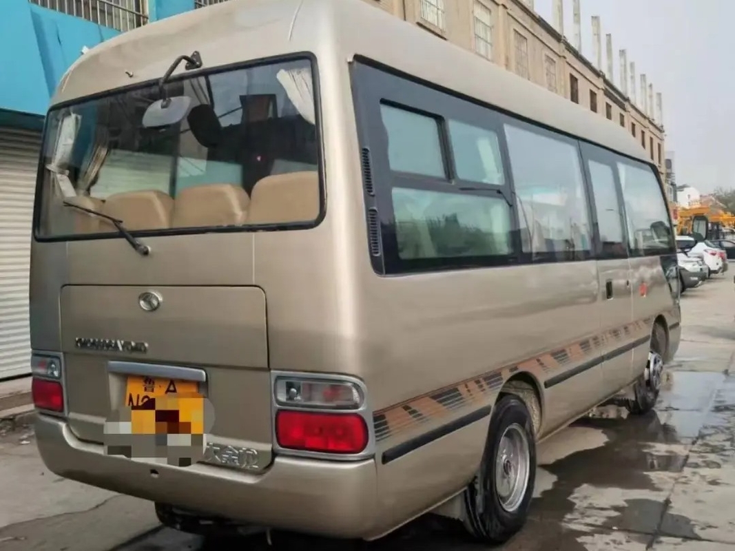 Porte d'oscillation externe de Front Engine Used Kinglong Coaster XMQ6606 de sièges du minibus 19 de Seater d'occasion 17