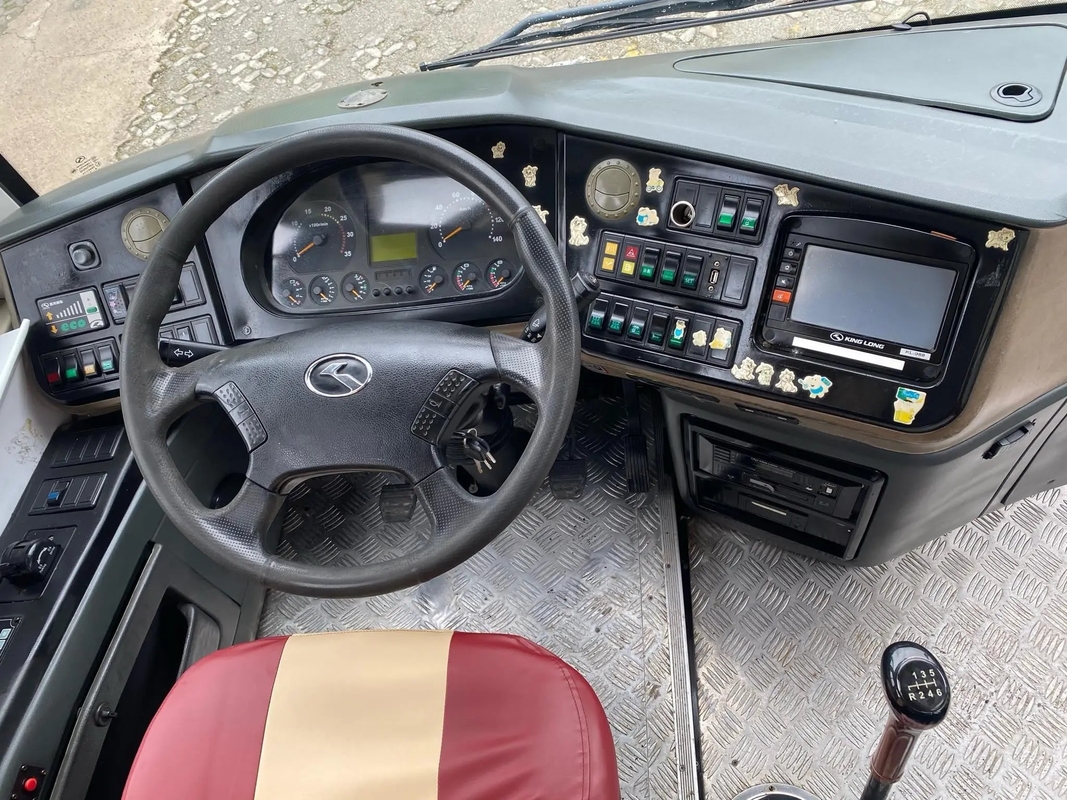 Autobus de luxe utilisé XMQ6113 LHD/RHD de Kinglong de moteur de l'EURO IV Yuchai de poids de restriction de la couleur verte 12000kg de sièges des autobus 51