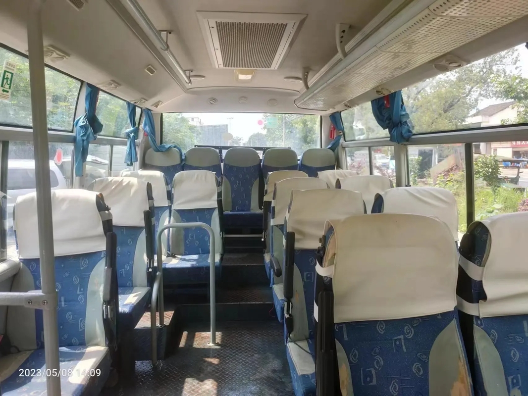 Couleur blanche utilisée de sièges de la porte 19 de Floding de fourgons de navette 6 mètres de Front Engine Wiht a/c 2ème de main d'autobus EQ6608 de Dongfeng