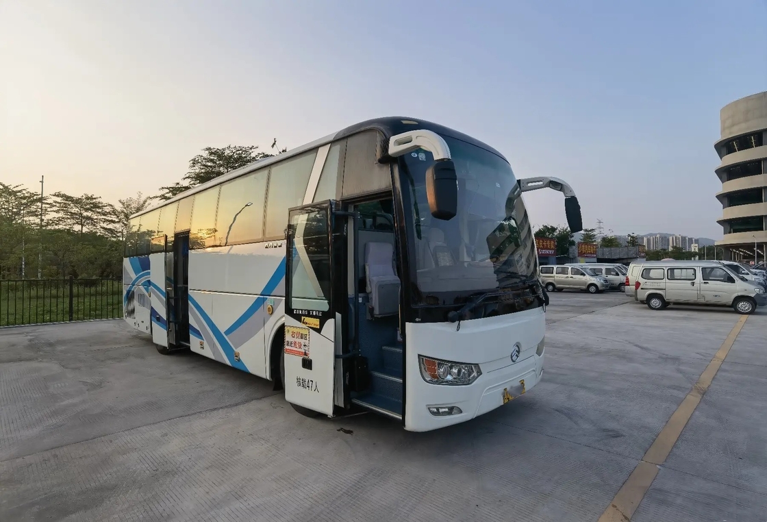 Les entraîneurs de luxe utilisés 2 portes 80% nouveaux 47 pose le 2ème moteur d'or de Dragon Bus XML6102 Yuchai 6 Cyliders avec l'a/c