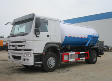 Mode utilisé d'entraînement de la capacité 4×2 de bateau-citerne de ³ des camions 10m des eaux usées 11 tonnes d'eaux d'égout camion de tout neuf d'aspiration