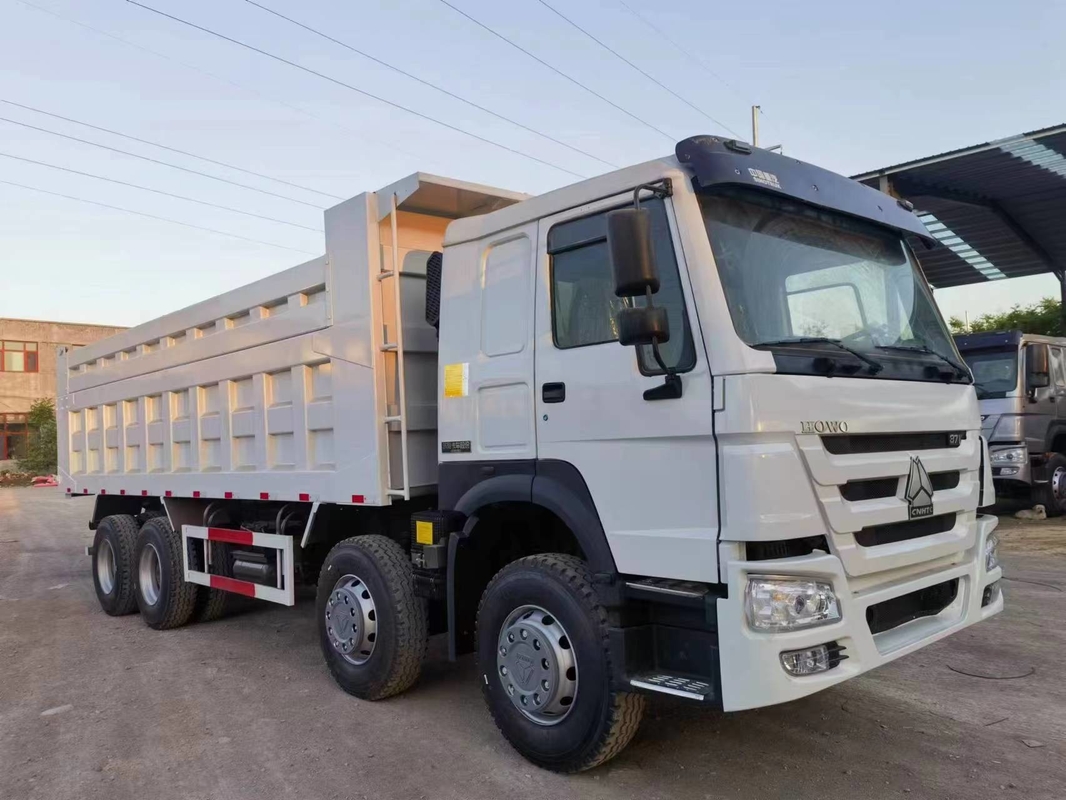 Usé camion- le mode blanc d'entraînement du lecteur 8×4 de main gauche de couleur camion à benne basculante utilisé par puissances en chevaux de 371 HOWO