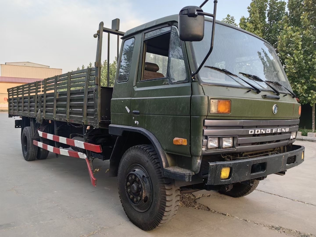 Le mode utilisé LHD/RHD d'entraînement de Cummins Engine 4×2 de camions de lumière a utilisé le camion de cargaison de Donfeng 6,8 tonnes de poids de restriction