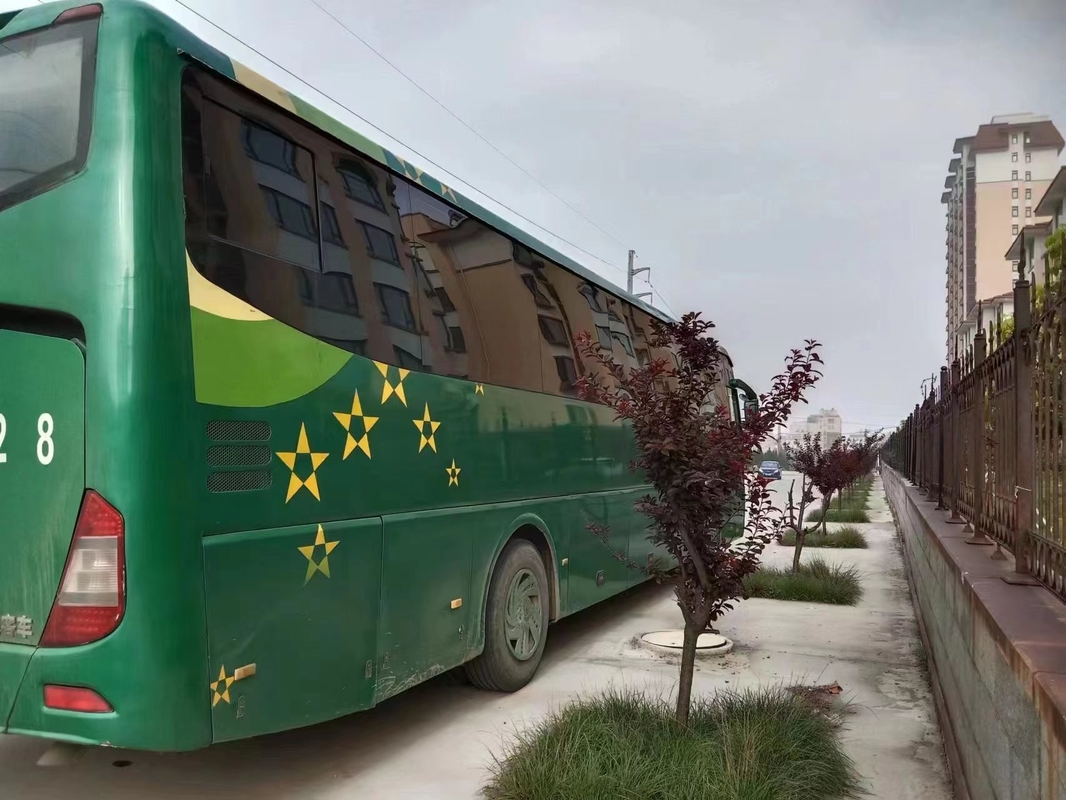 Car de luxe Green Color de sièges des autobus de fond 55 2017 autobus ZK6127 de Yutong d'occasion de transmission manuelle d'an