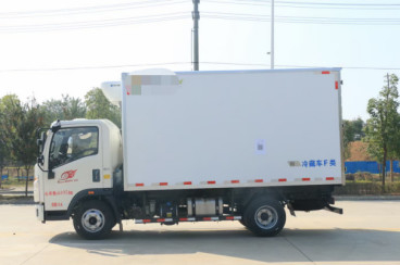 La cargaison utilisée troque la marque de Dirve HOWO de main gauche de mode d'entraînement du camion réfrigéré 4×2 de ³ de la capacité de chargement 10m