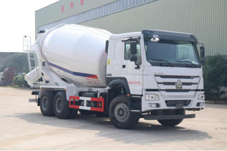 EURO concret utilisé IV de camion de mélangeur de ciment du modèle LHD Sinotruck Howo d'entraînement des camions 6×4 chargeant 8 tonnes