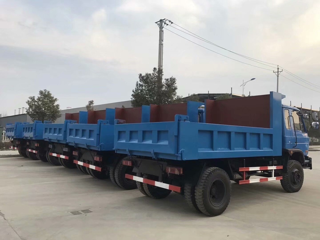 La lumière bleue utilisée Tipper Truck Dongfeng Brand 4×2 de couleur de décharge de camion conduisent le modèle Curb Weight 6 tonnes de RHD
