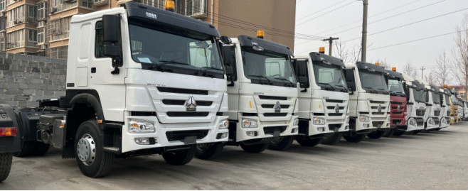 Le modèle blanc utilisé Weichai Engine 430hp 12 d'entraînement de la couleur 6×4 de camions diesel embraye le tracteur standard de Howo de cabine