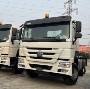 Le modèle blanc utilisé Weichai Engine 430hp 12 d'entraînement de la couleur 6×4 de camions diesel embraye le tracteur standard de Howo de cabine