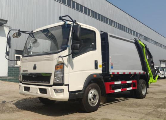 Le ³ de Commercial Vehicles 8m de commerçant de camion chargeant le mode HOWO d'entraînement 4×2 a comprimé le camion à ordures 7,5 mètres long