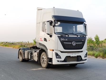 La masse utilisée de traction de total de la tête 465hp de tracteur de mode d'entraînement de l'euro 5 DONGFNEG 4X2 de camions de tracteur 30 tonnes de LHD