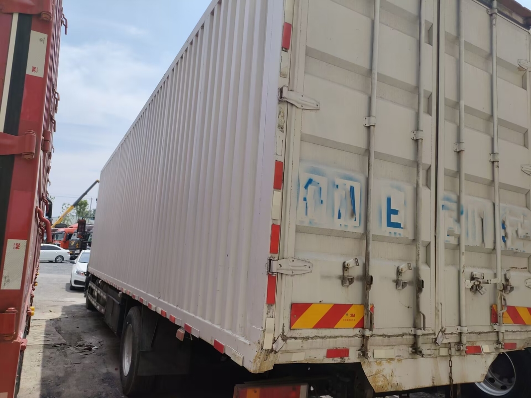 Camions utilisés Cummins Engine de cargaison boîte de vitesse rapide de 245 puissances en chevaux 10 mètres de haute cabine longue Dongfeng Van Truck de toit