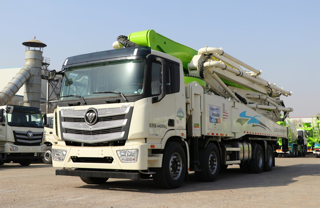Pompes à béton utilisées 56 mètres de long avec tuyau 6×4 mode direction