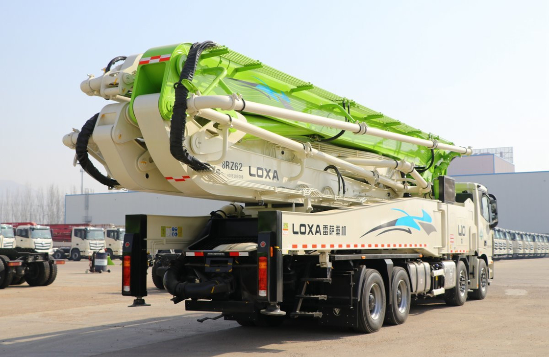 Pompes à béton utilisées 56 mètres de long avec tuyau 6×4 mode direction