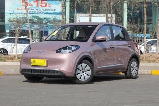 Véhicules à énergie nouvelle Ute Wuling Bingo 203KM 2023 Modèle 5 sièges 4 mètres de long