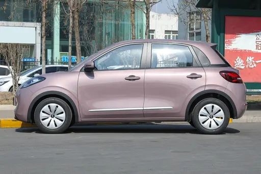 Véhicules à énergie nouvelle Ute Wuling Bingo 203KM 2023 Modèle 5 sièges 4 mètres de long
