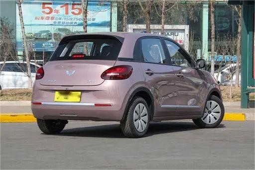 Véhicules à énergie nouvelle Ute Wuling Bingo 203KM 2023 Modèle 5 sièges 4 mètres de long