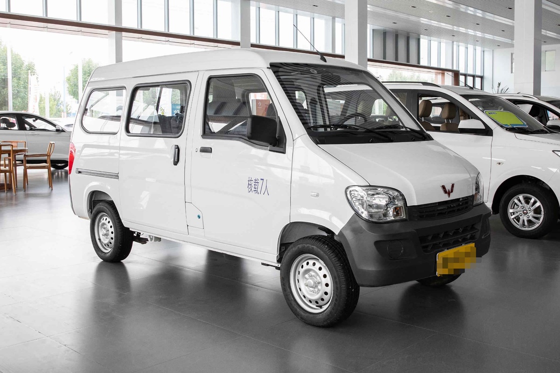 Minibus de deuxième main 7 places moteur à huile Wuling L2E modèle de minibus climatiseur