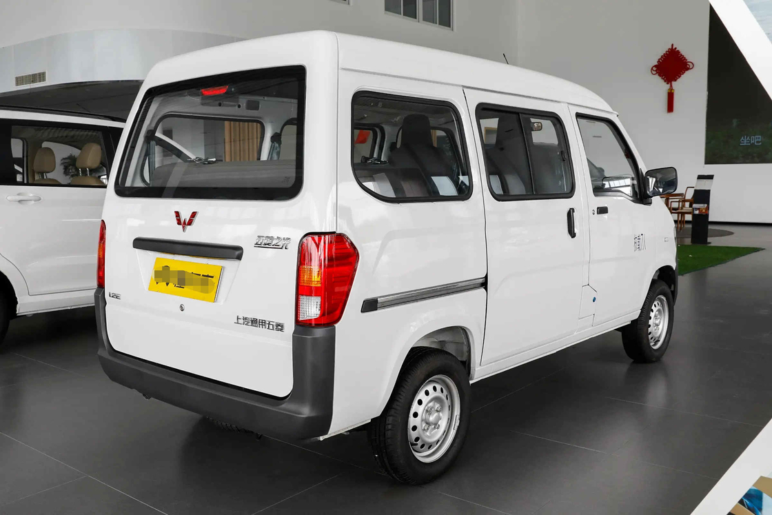 Minibus de deuxième main 7 places moteur à huile Wuling L2E modèle de minibus climatiseur