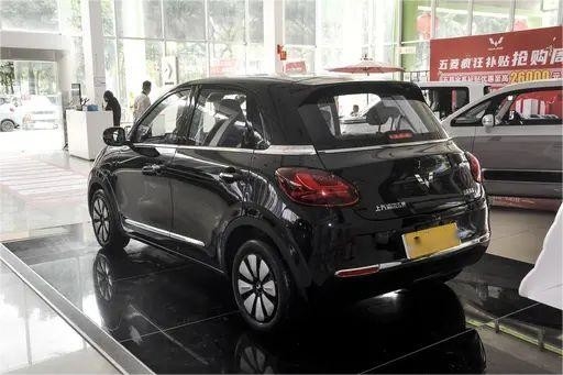 Nouveau véhicule électrique One Start Wuling Bingo 4 places Voiture électrique pure modèle 333KM