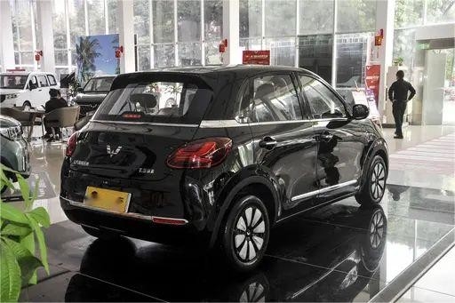 Nouveau véhicule électrique One Start Wuling Bingo 4 places Voiture électrique pure modèle 333KM
